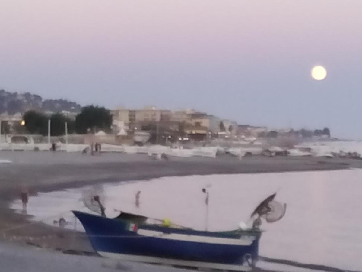 Riviera Trilocale Wifi E Parcheggio Privato Apartamento Ventimiglia